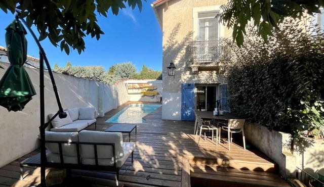 SURF garden/pool villa, near town center, 10 minutes from beaches.