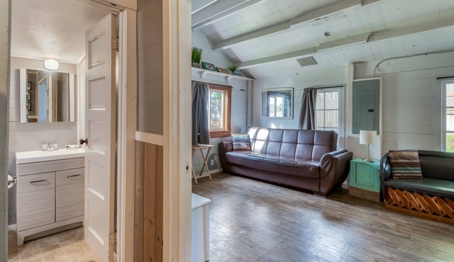 Surf Haven Unit S w/fire pit walking distance to surfing beaches