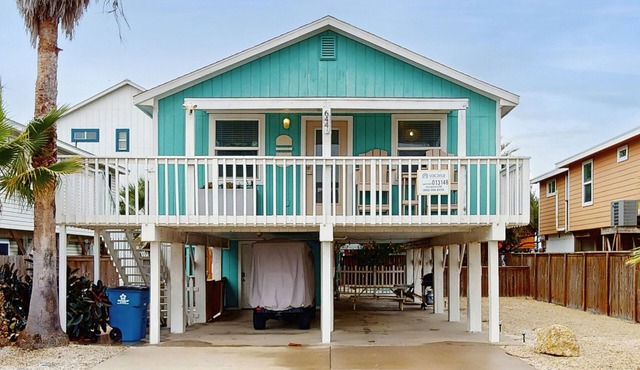 Surf Inn - Laid Back Living in Favorable Area of Port A with Heated Private Pool