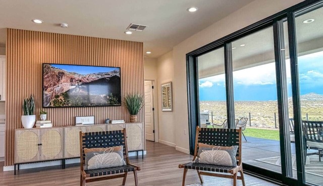 Surf Inn Lake Powell Sleeps 15 Hot Tub & Views