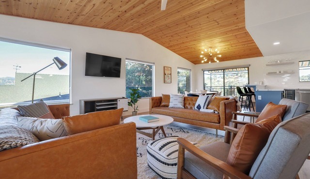 Surf Shack at Lake Nacimiento with Private Slip!