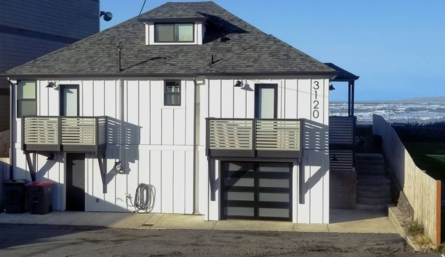SURF SHACK at Seaside Beach- OCEAN FRONT - HOT TUB