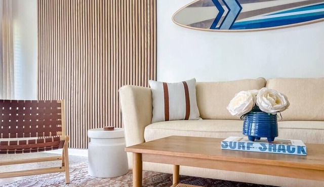 Surf Shack! Pool table! Fire Pit! 10 min to beach!