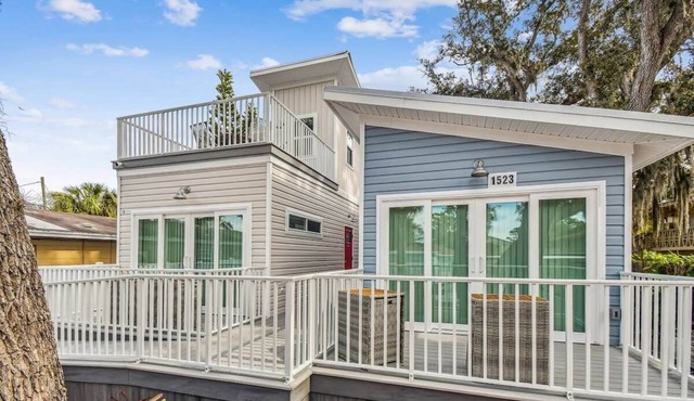 Surf Shack Tiny Home on Pinellas Trail w/Heated Pool! Walk or Bike to Downtown