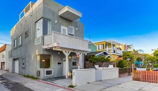 Surf Stars Combo Sleeps 10 - 12 with Huge Private Roof Top Deck - Save up to