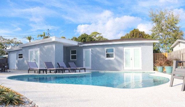 Surf Stay- Relaxing tropical oasis minutes to Lake Worth Beach