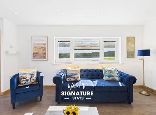 Surf View by Signature Stays - Newquay House with Pool - Parking - Sleeps 6