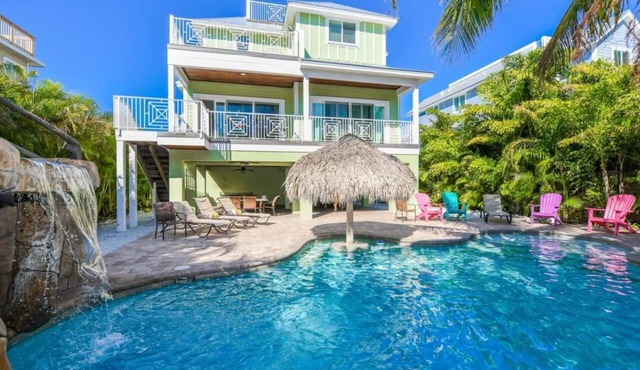 Surf View ~ Walk to Beach/Rooftop Deck/Pool
