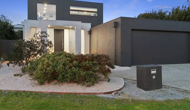 Surfcoast's Luxury Oasis