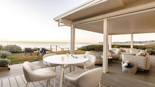 Surfers Corner on Wamberal Beach