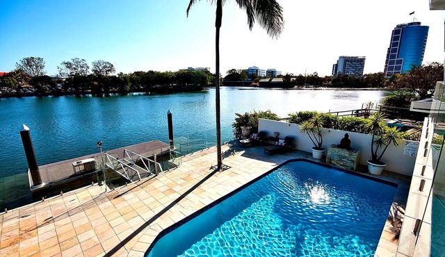 Surfers Paradise Escape (Heated Pool)