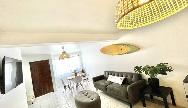 Surfers Paradise House Ocean view balcony/clean