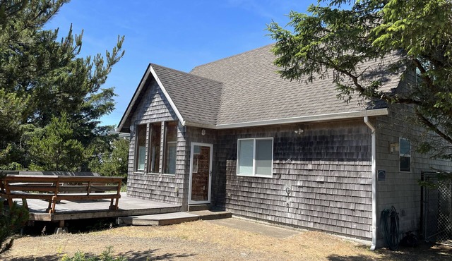 Surfrider - Cozy Beach Cabin, Close to Beach, Pool Table