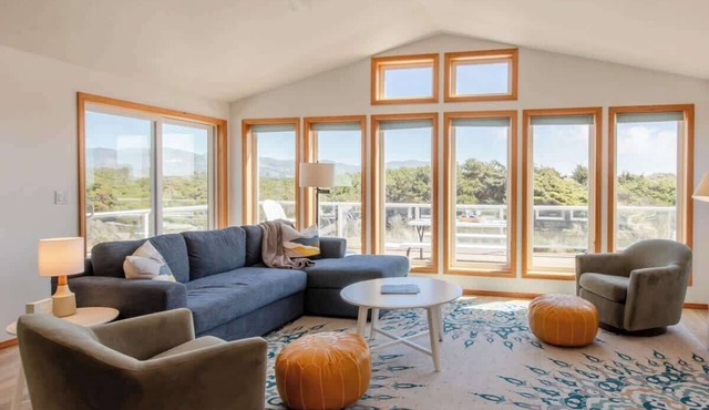 Surf’s Up by Manzanita Beach Getaway – Spacious, Dog Friendly, Mtn Views