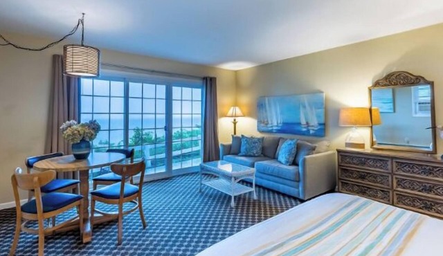 Surfside 2 - 1 Queen bed and 1 queen sofa sleeper
