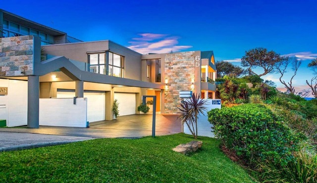 SURFSIDE 65 AT FORRESTERS BEACH - UNINTERRUPTED VIEWS WITH SOLAR HEATED POOL AND HOT JET- SPA