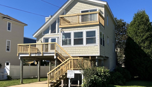 Surfside Beach Cottage- steps from Virginia Beach Boardwalk!
