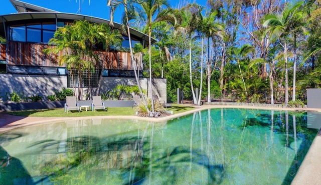 Surfside Beach House 19 - Rainbow Shores. Perfect beach holiday retreat. 2 mins to beach. Pool