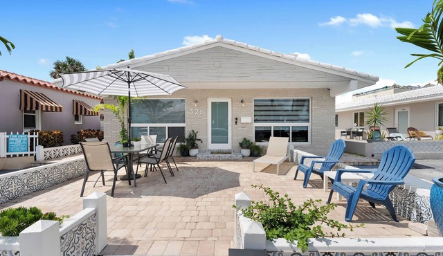 Surfside Beach House + Steps to sand & free parking!