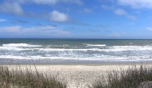 Surfside Beach Paradise! Steps to the Beach, Ocean View, Family Friendly