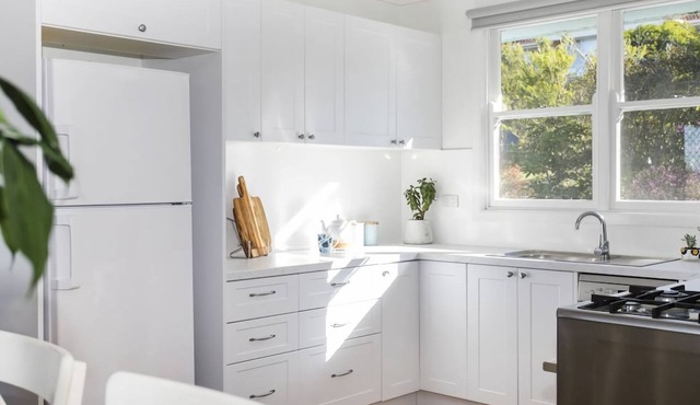 Surfside Cottage in Narrawallee