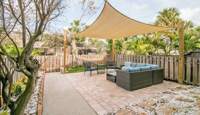 Surfside Hideaway - NEWLY Renovated Townhome