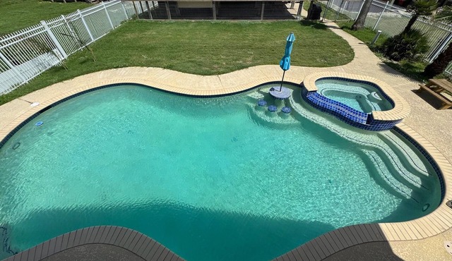 Surfside Oasis Family Retreat: Beachfront, 2 houses, 6 Bed/6 Bath, Pool, Spa