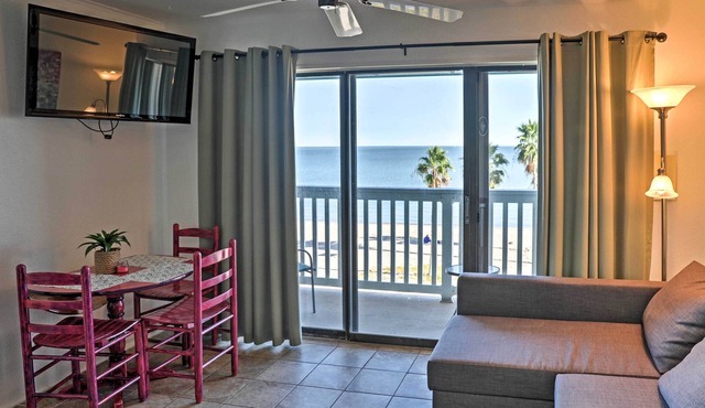 Surfside 'Sandcastle Suite' w/Balcony & 2 Pools!