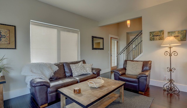 Surfsup - Downtown, River View, A/C, Stay for a Month! Great Rates!
