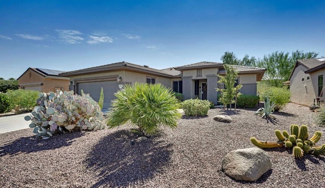 Surprise Home in Grand 3 Bdrm, 2 Bath in 55+ community, near Spring Training