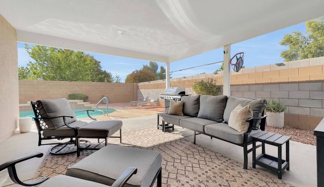Surprise! Hot Pool Home! Sleeps 10, So Cool!
