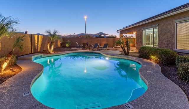 Surprise: One Story, Mt VIEWS, Games, Pool w/Optional Heat, Spa, Outdoor Wood Fireplace & Gas Grill