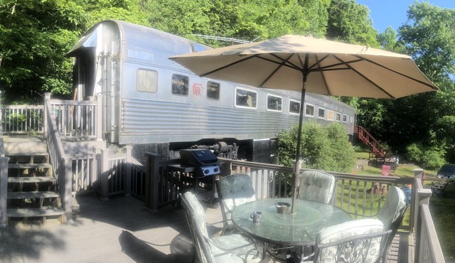 Surprisingly spacious Historic Railcar on Beautiful Skaneateles Lake