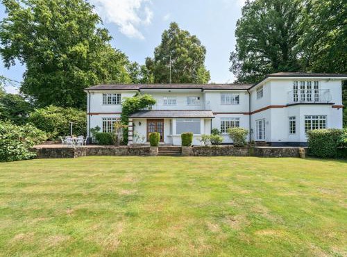 Surreys Secret Retreat for family & friends - Pass the Keys