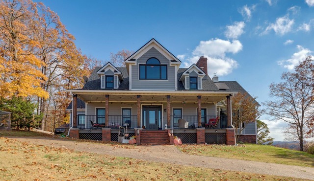 Surrounding Lake Views! Eureka Springs Home