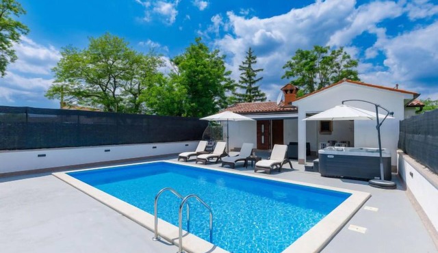 Susanne by Interhome