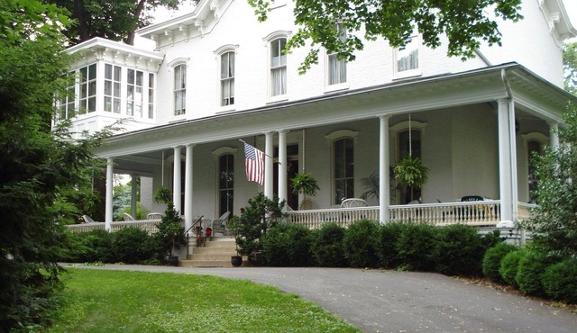 Susquehanna Country Manor Sleeps up to 20