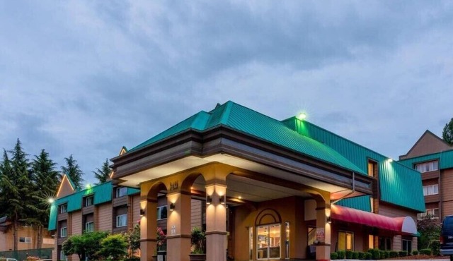 Sutton Suites Hotel