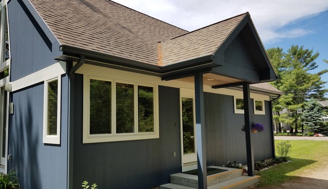 Suttons Bay-Fire Pit, walk to town/beach, brewery, dining