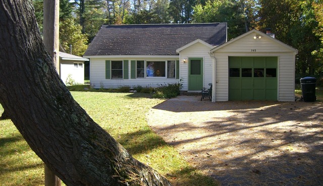 Suttons Bay-Pet Friendly-Walk to Brewery, beach, town, shops
