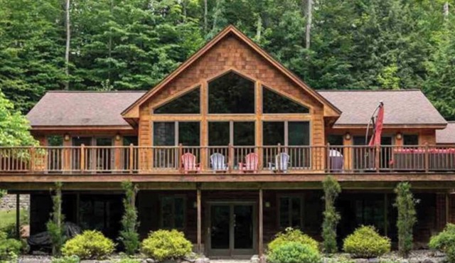 Suttons Bay Therapy-Hot Tub/GameRoom/Fireplace/AC