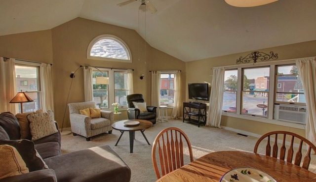 Suttons Bay Village View Apartment