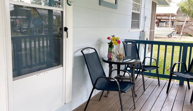 Suwannee at the Gulf, Free Trailer parking, Screen Patio, King and Queen bed +