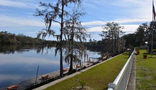 Suwannee Gables Motel and Marina