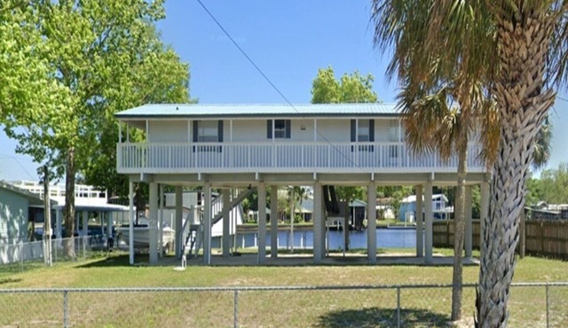 Suwannee River Retreat with Private Dock and Direct Gulf Fishing Access