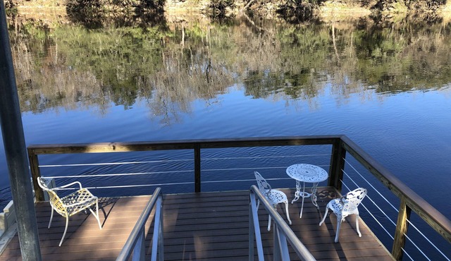 Suwannee River Retreat with Private Dock, Free Kayaks, and Fire pit