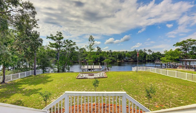 Suwannee River Retreat: Dock & Screened Porch!
