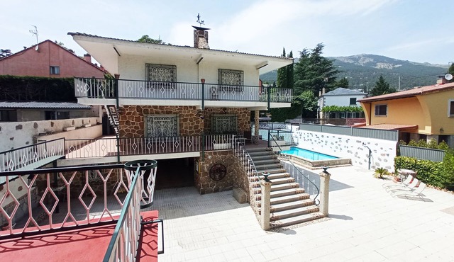 Suyoluce, Chalet con Piscina Privada El Escorial