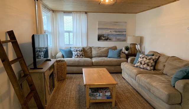 Suzy's Beach House (Walk to Beach)