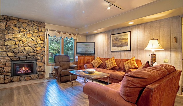 SV153 - Walk to Lifts & Town - Hot Tub & Pool